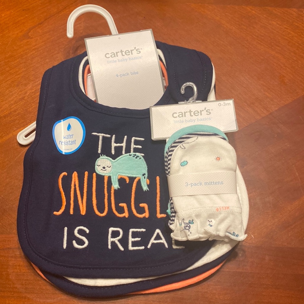 Sloth bib and mitten set.